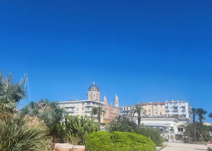 Che Michel Yourehosthelper